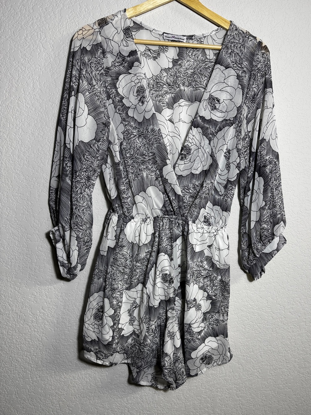 Dainty Hooligan Romper Women’s large Black White Floral V Neck boho festival